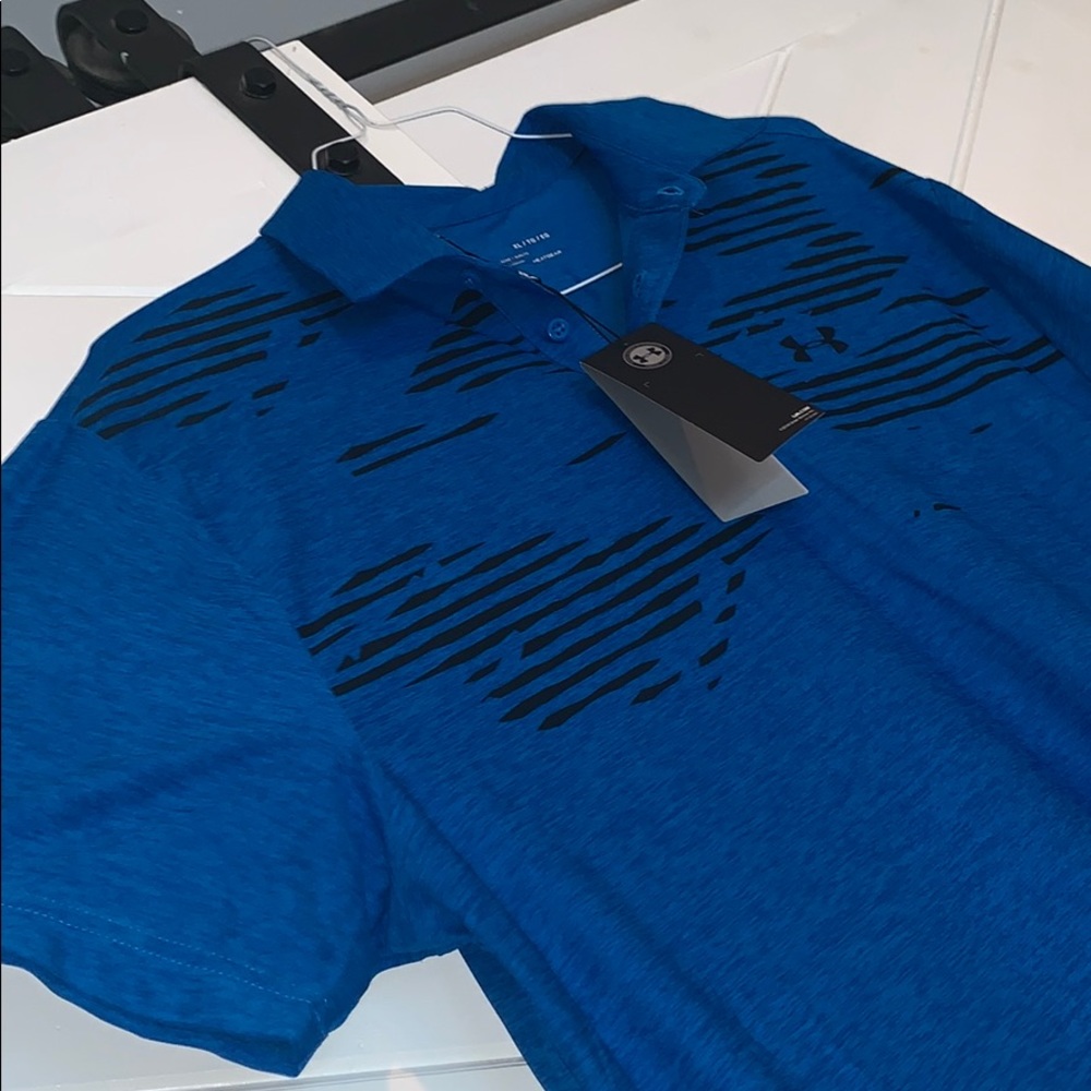 Men’s XL Under Armour golf/athletic shirt.